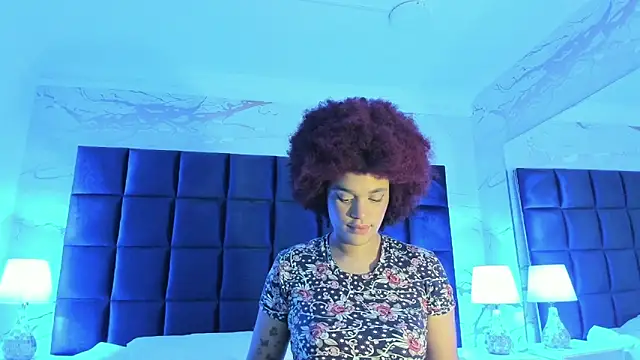 Snapshot of loladupont chatting on 02/25/26, 03:07 loladupont online show from 02/25/26, 03:07