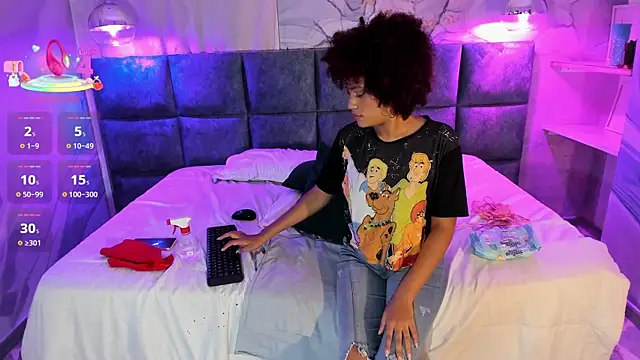 Snapshot of loladupont chatting on 03/21/25, 05:56 loladupont online show from 03/21/25, 05:56