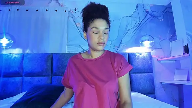 Snapshot of loladupont chatting on 03/18/25, 11:33 loladupont online show from 03/18/25, 11:33