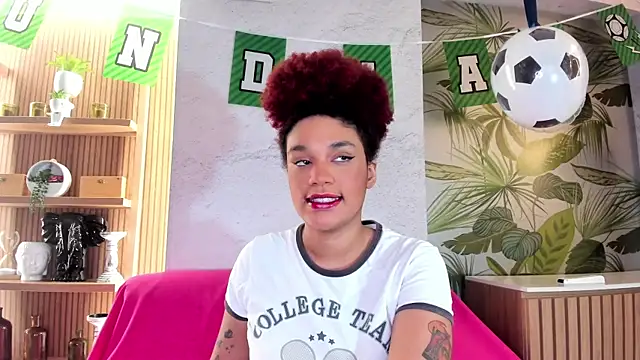 Snapshot of loladupont chatting on 06/15/26, 03:07 loladupont online show from 06/15/26, 03:07