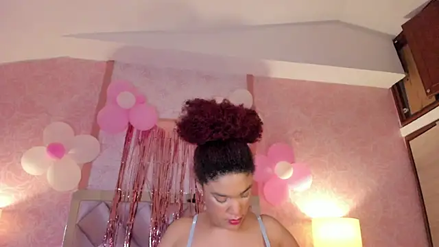 Snapshot of loladupont chatting on 05/09/26, 02:48 loladupont online show from 05/09/26, 02:48