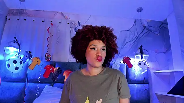 Snapshot of loladupont chatting on 06/30/26, 11:49 loladupont online show from 06/30/26, 11:49