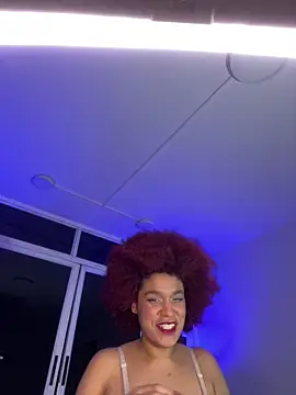 Snapshot of loladupont chatting on 04/18/26, 02:58 loladupont online show from 04/18/26, 02:58