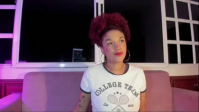 Snapshot of loladupont chatting on 09/12/25, 03:06 loladupont online show from 09/12/25, 03:06