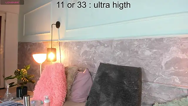 Little lili19 online show from 04/24/26, 08:22