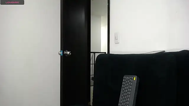 Snapshot of AbrilSonne chatting on 09/11/25, 12:21 AbrilSonne online show from 09/11/25, 12:21