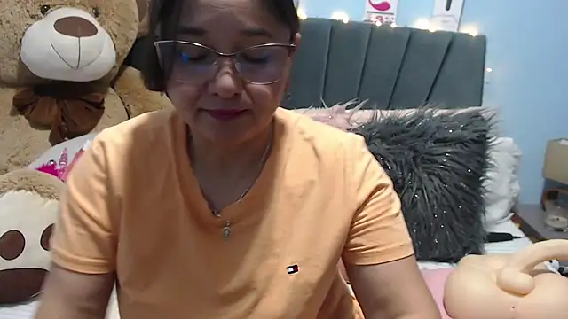 AngelRouss online show from 10/31/25, 03:25