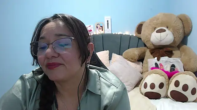 Snapshot of AngelRouss chatting on 09/26/25, 02:51 AngelRouss online show from 09/26/25, 02:51