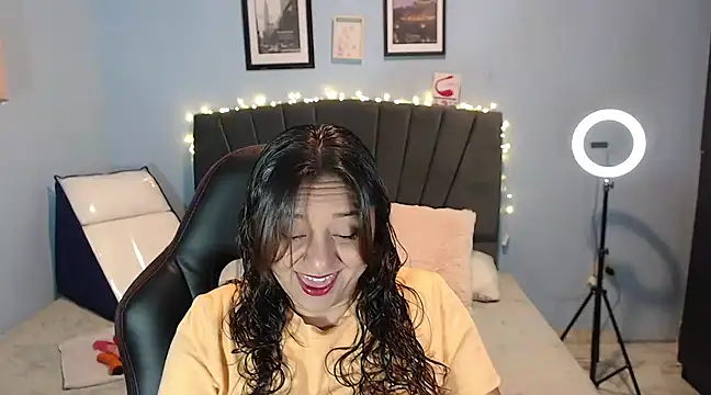 Snapshot of AngelRouss chatting on 01/24/25, 11:37 AngelRouss online show from 01/24/25, 11:37