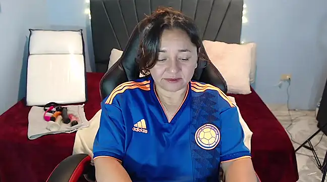 Snapshot of AngelRouss chatting on 02/12/25, 02:21 AngelRouss online show from 02/12/25, 02:21