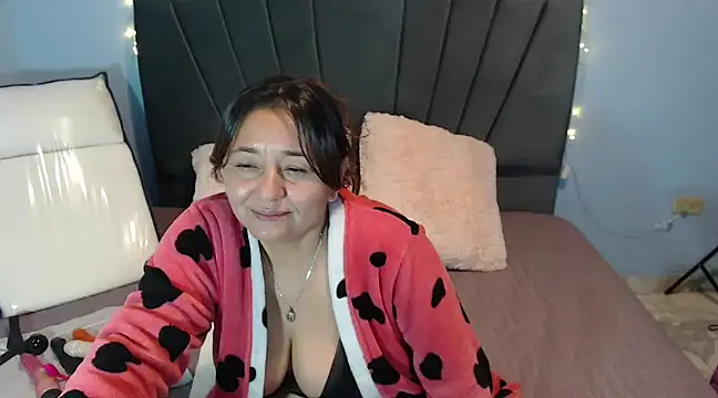 Snapshot of AngelRouss chatting on 01/29/25, 03:37 AngelRouss online show from 01/29/25, 03:37