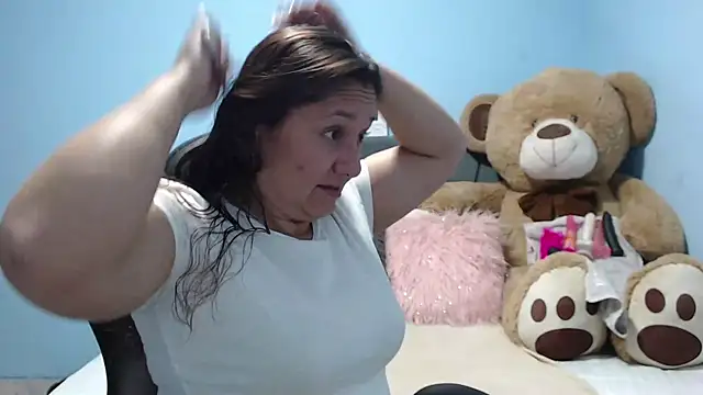 Snapshot of AngelRouss chatting on 10/01/25, 05:12 AngelRouss online show from 10/01/25, 05:12
