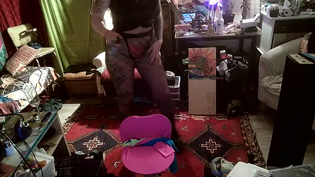 Snapshot of SilverandFox chatting on 03/11/25, 08:41 SilverandFox online show from 03/11/25, 08:41