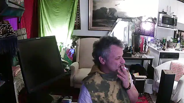 Snapshot of SilverandFox chatting on 03/05/25, 01:52 SilverandFox online show from 03/05/25, 01:52