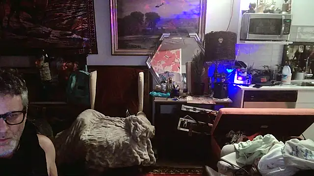 Snapshot of SilverandFox chatting on 02/25/25, 06:36 SilverandFox online show from 02/25/25, 06:36