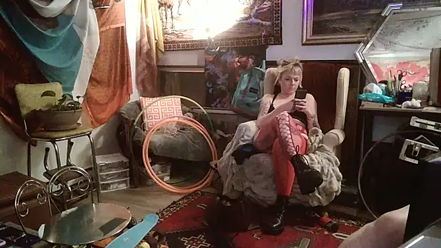 Snapshot of SilverandFox chatting on 02/25/25, 09:42 SilverandFox online show from 02/25/25, 09:42