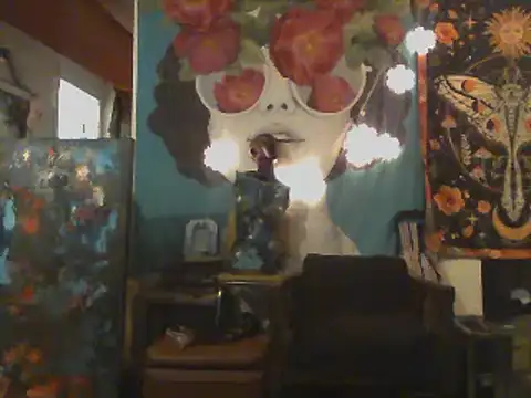 Snapshot of SilverandFox chatting on 01/08/25, 12:58 SilverandFox online show from 01/08/25, 12:58