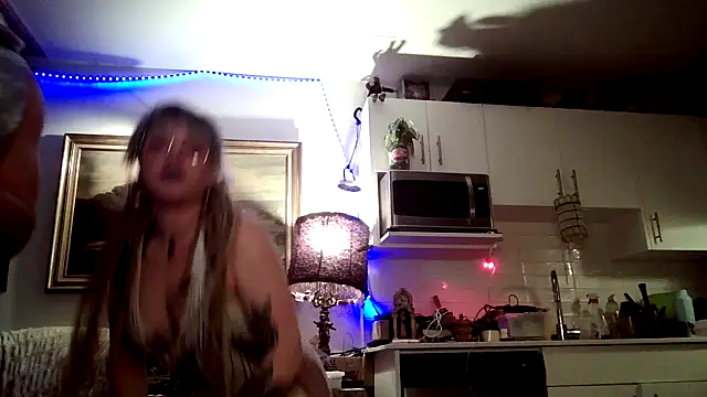 Snapshot of SilverandFox chatting on 01/21/25, 01:21 SilverandFox online show from 01/21/25, 01:21