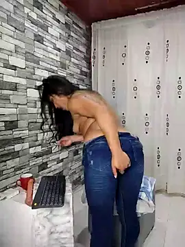 Snapshot of lovelypocahontas11 chatting on 01/05/25, 05:20 lovelypocahontas11 online show from 01/05/25, 05:20