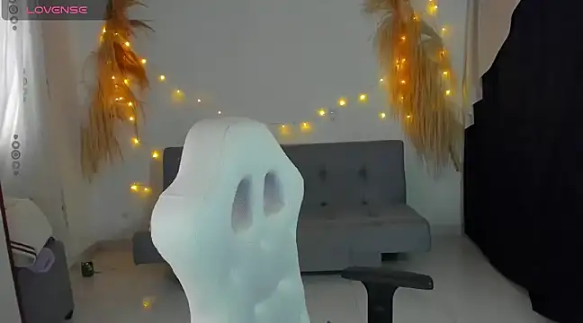 Snapshot of lovelypocahontas11 chatting on 01/25/25, 09:35 lovelypocahontas11 online show from 01/25/25, 09:35