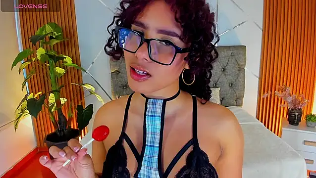 charlottee white online show from 11/25/25, 09:48