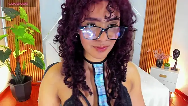 charlottee white online show from 12/02/25, 08:43