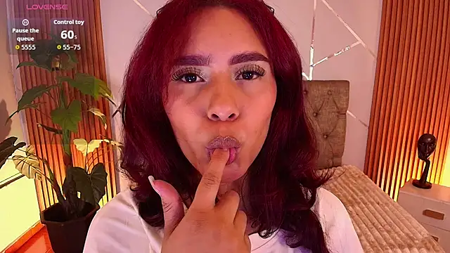 charlottee white online show from 03/26/26, 09:24