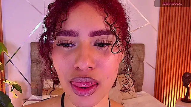 charlottee white online show from 03/18/26, 08:43