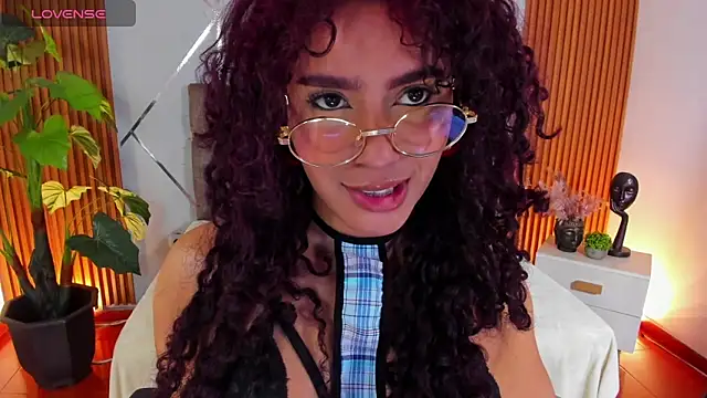 charlottee white online show from 12/17/25, 08:36