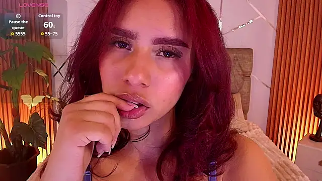 charlottee white online show from 03/25/26, 08:19