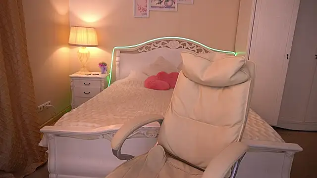 Snapshot of LexxiJoy chatting on 03/18/25, 01:44 LexxiJoy online show from 03/18/25, 01:44