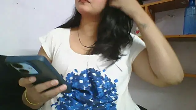 Riya Stream01 online show from 04/27/26, 09:57