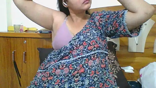 Riya Stream01 online show from 04/07/26, 05:15