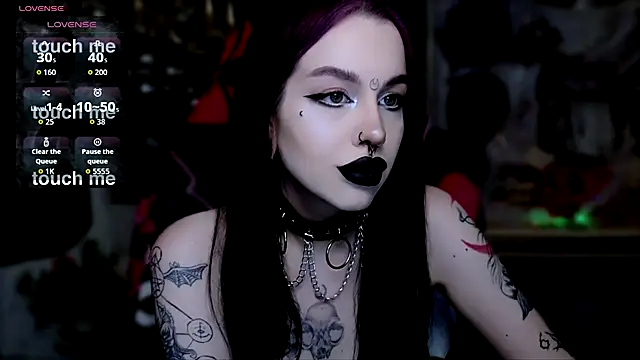 Snapshot of alexx_succubus chatting on 11/17/25, 04:27 alexx succubus online show from 11/17/25, 04:27