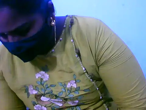 Snapshot of telugu_indhu_0001 chatting on 10/01/25, 06:18 telugu indhu 0001 online show from 10/01/25, 06:18