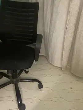 hot menka online show from 03/18/25, 05:44