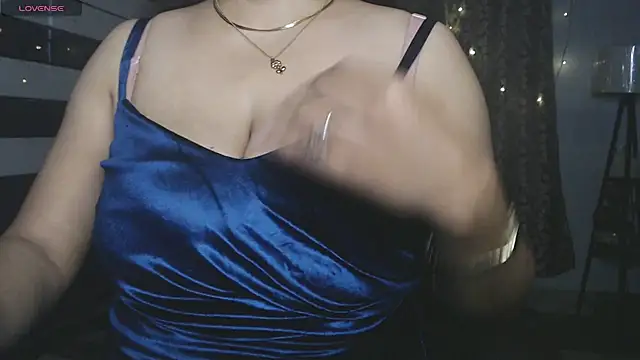 hot menka online show from 12/22/25, 10:37