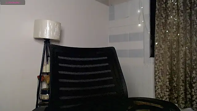 hot menka online show from 02/08/26, 05:54