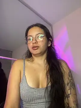 Snapshot of Rosita_forever_ chatting on 04/18/26, 07:58 Rosita forever online show from 04/18/26, 07:58