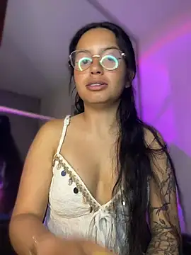 Snapshot of Rosita_forever_ chatting on 05/27/26, 02:08 Rosita forever online show from 05/27/26, 02:08