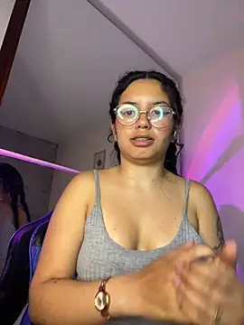 Snapshot of Rosita_forever_ chatting on 05/22/26, 05:05 Rosita forever online show from 05/22/26, 05:05