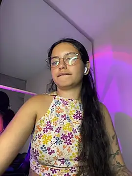 Snapshot of Rosita_forever_ chatting on 05/15/26, 05:05 Rosita forever online show from 05/15/26, 05:05