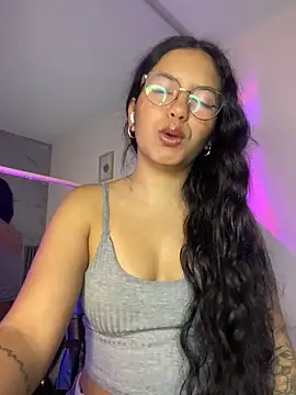 Snapshot of Rosita_forever_ chatting on 04/18/26, 01:24 Rosita forever online show from 04/18/26, 01:24
