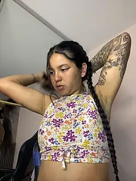 Snapshot of Rosita_forever_ chatting on 06/25/26, 04:01 Rosita forever online show from 06/25/26, 04:01
