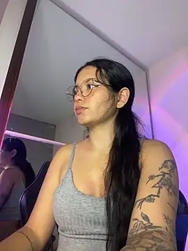 Snapshot of Rosita_forever_ chatting on 04/23/26, 04:41 Rosita forever online show from 04/23/26, 04:41