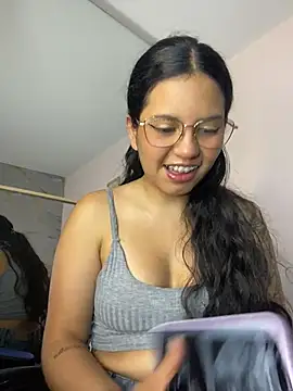 Snapshot of Rosita_forever_ chatting on 06/24/26, 05:11 Rosita forever online show from 06/24/26, 05:11