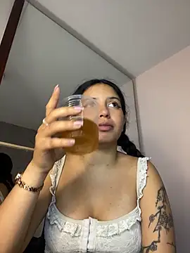 Snapshot of Rosita_forever_ chatting on 05/19/26, 07:21 Rosita forever online show from 05/19/26, 07:21