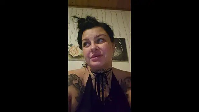 Snapshot of CurvyCannabisQueen chatting on 01/17/25, 08:00 CurvyCannabisQueen online show from 01/17/25, 08:00