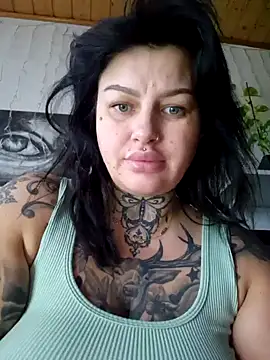 Snapshot of CurvyCannabisQueen chatting on 02/10/25, 04:04 CurvyCannabisQueen online show from 02/10/25, 04:04