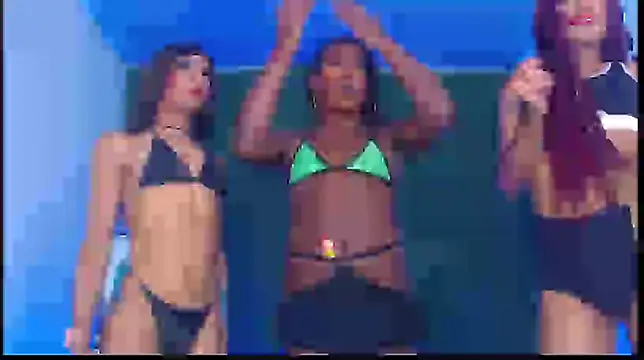 Snapshot of newgroupxxx chatting on 11/15/25, 08:24 newgroupxxx online show from 11/15/25, 08:24